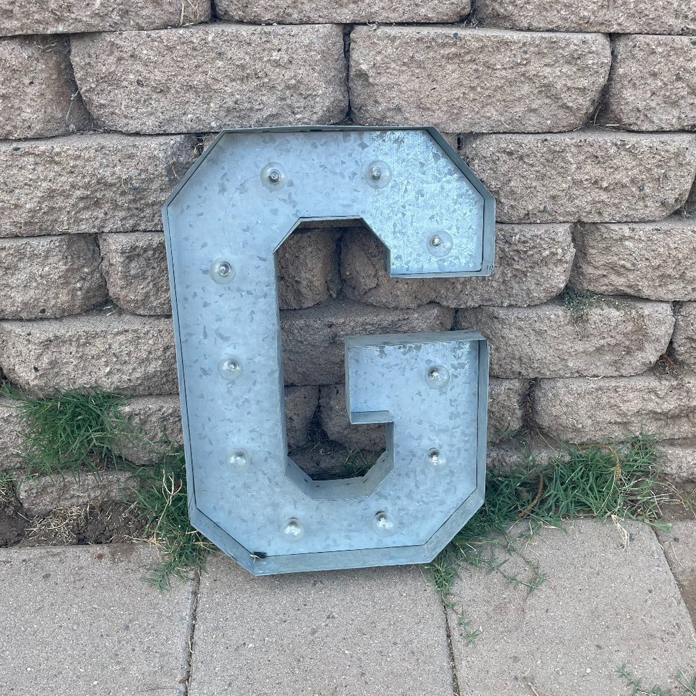 Light Up Metal "G" Sign